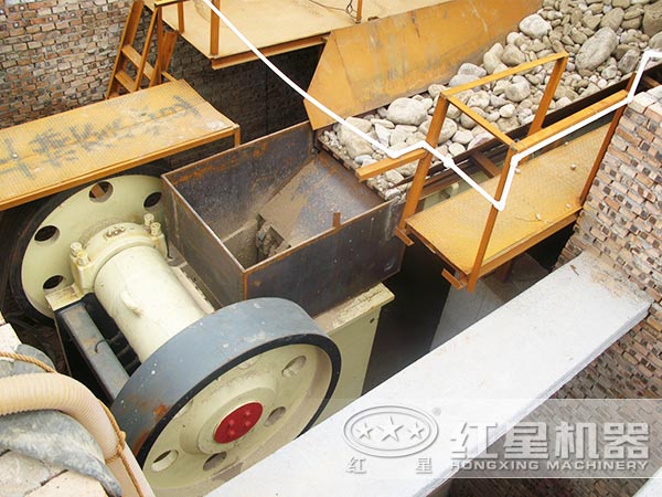 制沙生產線碎石現(xiàn)場